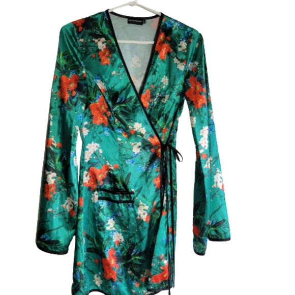 Pretty little thing  mini wrab dress - Picture 4 of 9